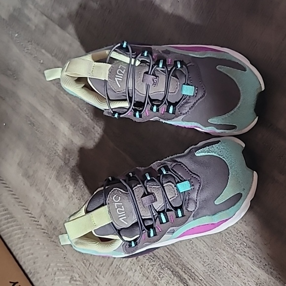Nike Air 270 React Sneakers Kids Size 13c - Picture 2 of 8